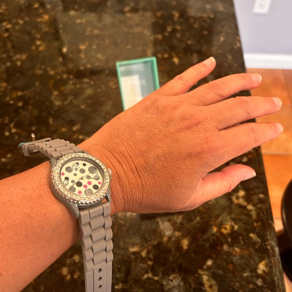 Fun, modern watch! - Picture 8 of 8